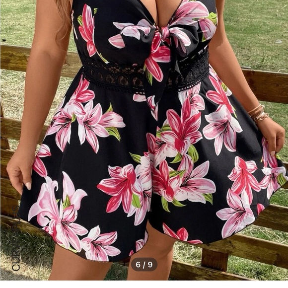 🚨SOLD🚨Shein Lily floral print contrast Lace cami romper, adjustable straps - Picture 9 of 10